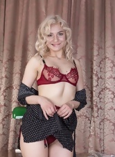 Secretary becomes horny and undresses in hairy pussy pics