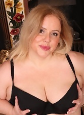 BBW nude mature blonde enjoys fondling her clit with her finger in porn pictures