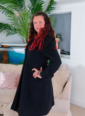 Ugly mature in porn pictures sheds her clothes and shows her naked body