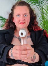 Ugly mature in porn pictures sheds her clothes and shows her naked body